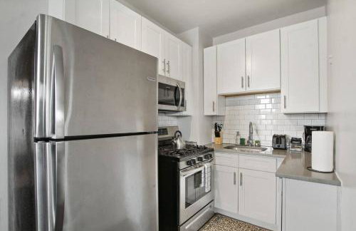 Sleek & Functional 2-Bedroom Apt - Hyde Park 405 - Photo 18