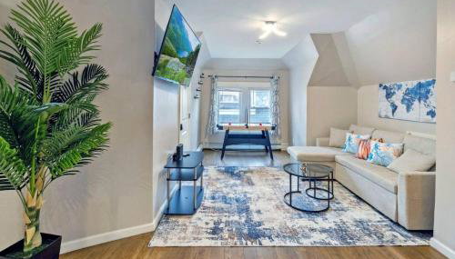 Modern 2BR Near NYC with Free Parking and Workspace - Foto 5