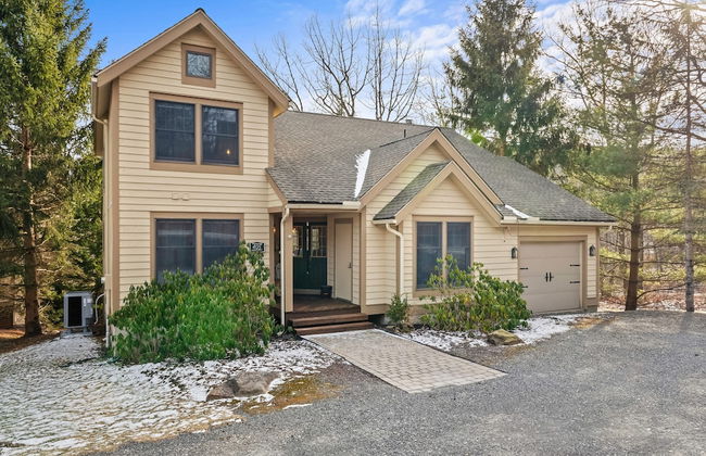 Mountain Escape With Game Room Balcony Stunning Views in the Poconos Christina - Foto 2