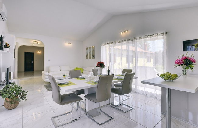 Apartment With Modern Decor and Spacious Garden, 3 km From the Beach - Foto 29