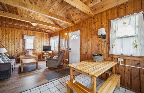 Sunnyside 2BR 1BA Relaxing Lakefront Retreat - Foto 6