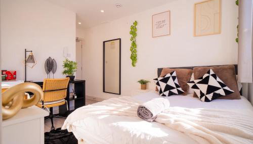 Snug studio near Gatwick - Photo 4