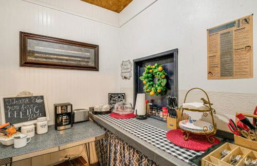 College Station Getaway with Hot Tub and Courtyard! - Photo 11