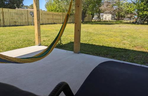 Cozy Home in Central Morehead 5min from the Beach - Foto 20