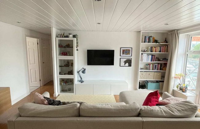 2BD Flat With Views of Canary Wharf - Rotherhithe - Photo 7