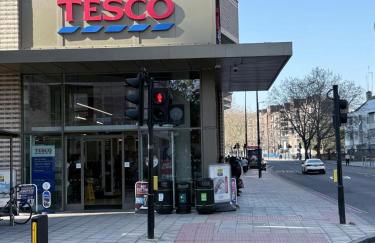 Vauxhall Central - Spacious 3-Bed Serviced Apartment- Balcony-Free Parking - Lift - Sleeps 7 - Photo 42