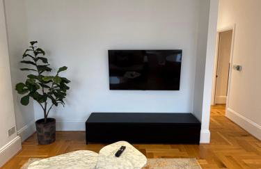 FOX ON THE HOE - Luxury Apartment accommodation - Photo 5