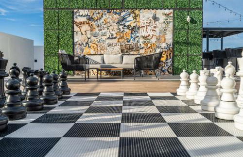 Miami Magic Vibrant 2 Bedroom with Free Parking - Photo 31