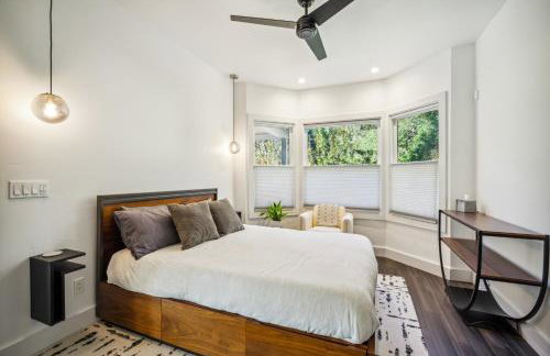 Luxury River Home - Pets Stay Free - Photo 4