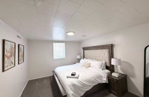 Newly Renovated Home w Garage Near Old Town - Foto 22