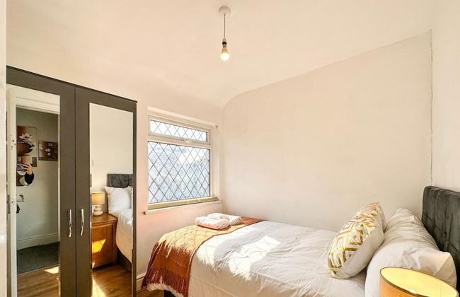 Beautiful Detached Villa - Jacuzzi Bath - Parking - Foto 53