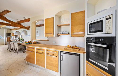 Villa La Genestière - Familienoase und Golfertraum mit Infinity-Pool und 180-Grad-Panoramablick bis zum Meer - Foto 17