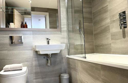 Lusso by Luisa - 2 Bed Modern Luxury Apartment in Central Birmingham (5*) - Photo 37