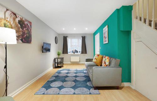Comfortable stylish Townhouse in Ashford sleeps 5 Netflix 2 Parking spaces Perfect for Contractors and Families - Foto 4
