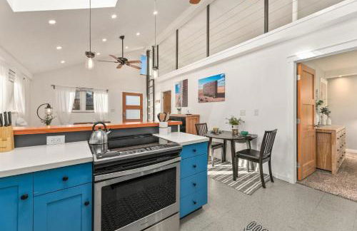 Vibrant Downtown Bungalow – Walk Everywhere! - Foto 16