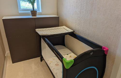 Unique, Spacious, Self-Built Eco Home with huge garden and movie room - Photo 39