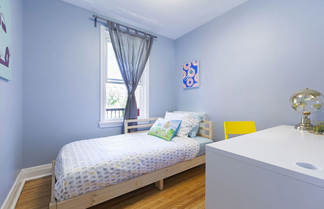 Bright 4-Bedroom in Forest Hill - Photo 8