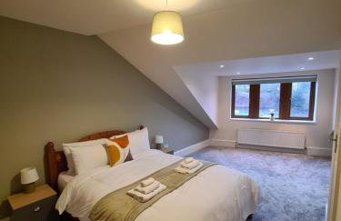 Spacious Mytholmroyd Apartment with River Views - Photo 18