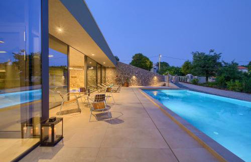 Luxury Jerini Estate - Photo 73