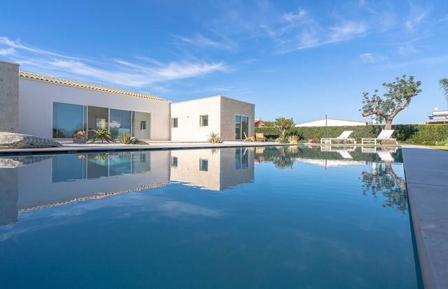 Villa Ophelia Stunning Pool - Photo 15