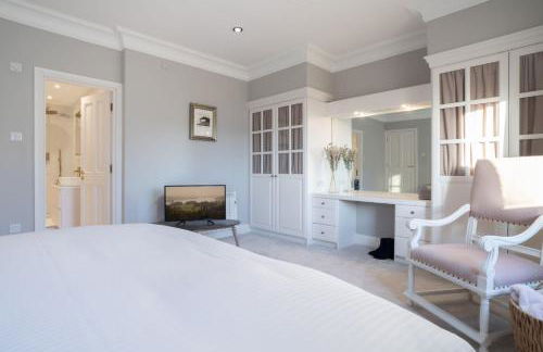 Brand New - Contemporary - 2 Bedroom - 2 Bathroom - Spacious Apartment - Lake Views - Foto 24