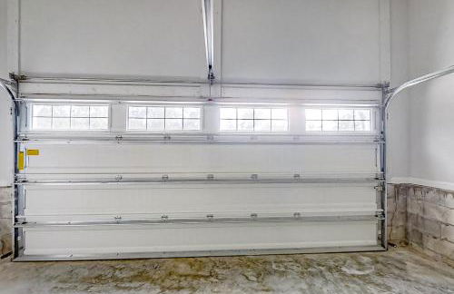 Newly-built 2-story home near the ocean with patio, washer/dryer, streaming - Photo 37