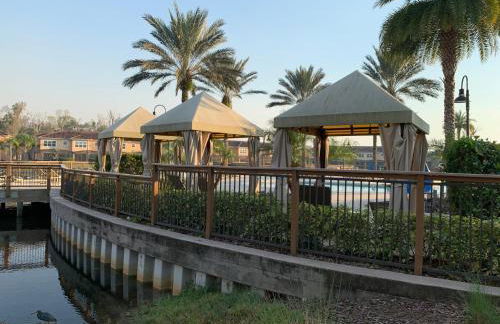 Spacious 4 BR Townhouse with 2 King Size Master Bedrooms, 3 miles to Disney, Free WiFi and Free Parking - Foto 32