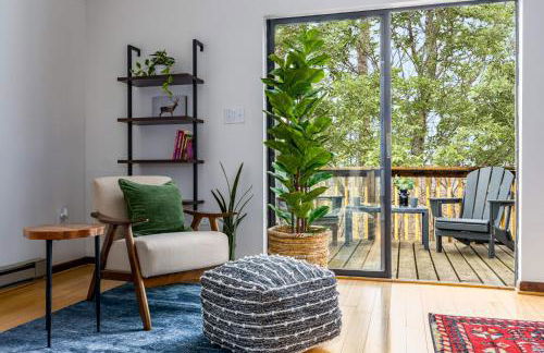 Modern Chalet w Hot Tub, Large Deck, Grill & WiFi - Foto 12