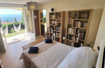 "La Colombe sous les Oliviers" Gîte jusqu'à 4 personnes - 75m2 - Sur Boooking - Rez de jardin Piscine Vue mer et lac - Foto 31