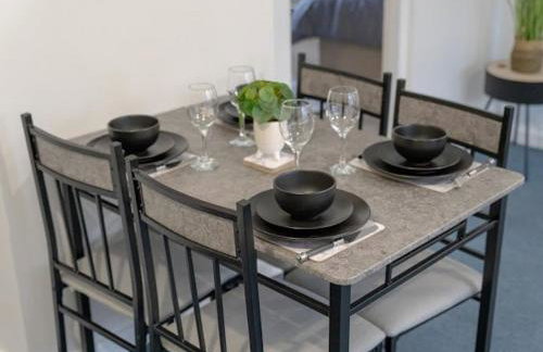 Elegant 2BR Escape Ideal for Long Stays - Foto 15