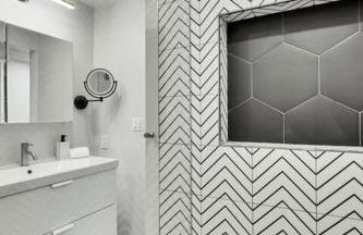 Echo Lake view condo - newly renovated - centrally located - Photo 22