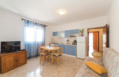 2 Bedroom Lovely Apartment In Kustici - Foto 2