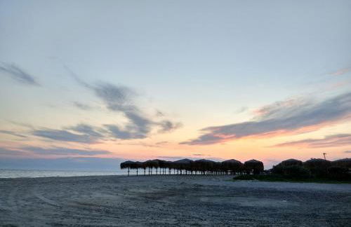 Entire villa with big garden and BBQ amenities - Foto 33