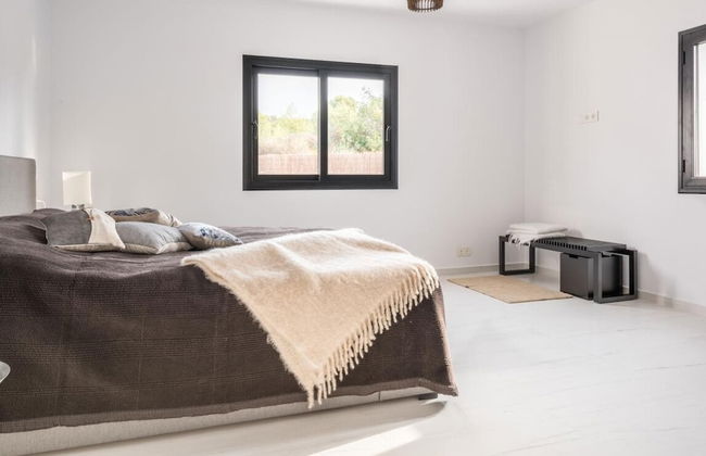 Magnificent And Modern Decorated Villa - Photo 5