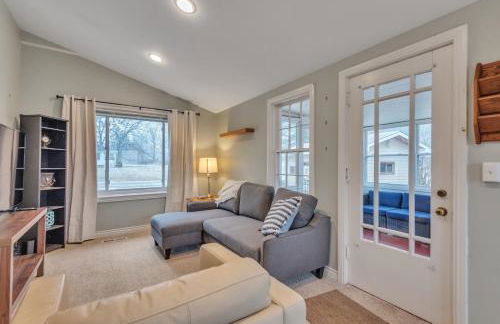 Amazing Lakefront Retreat On Long Lake! 2 Bedroom Home by RedAwning - Foto 38