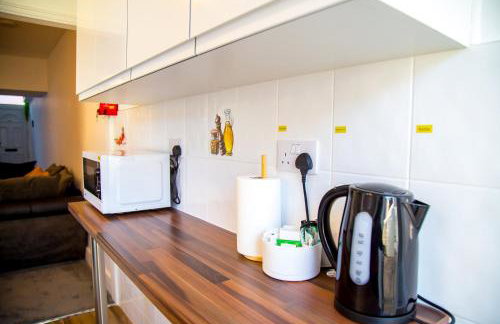 Lucky Home 15 - Near BAE, Docks, Lake District - Ideal for Trade & Family - 2 Bedrooms - One Double Bed in Each Bedroom - Max 4 Guests - Photo 41