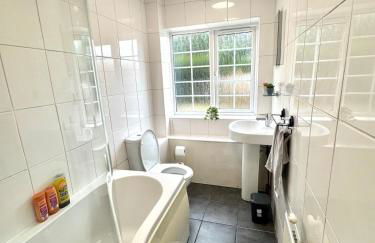 Rushden Home - Perfect for Contractors - Free Parking - Sleeps 5 - Garden - Netflix and HDR TV - Foto 15