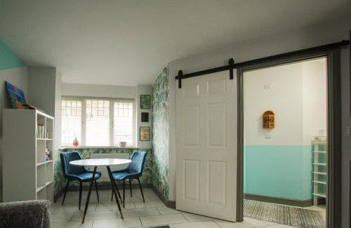 Modern 3-Bedroom Home in Quiet Cul-de-Sac w Parking by Rework Accommodation - Foto 16