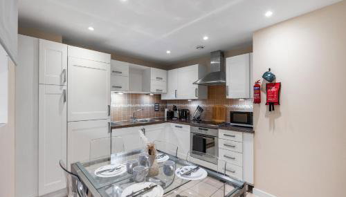 Luxury Apartment - Balcony - Prime Location - Sleeps 5 - Foto 3