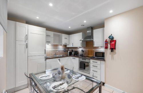 Luxury Apartment - Balcony - Prime Location - Sleeps 5 - Foto 3