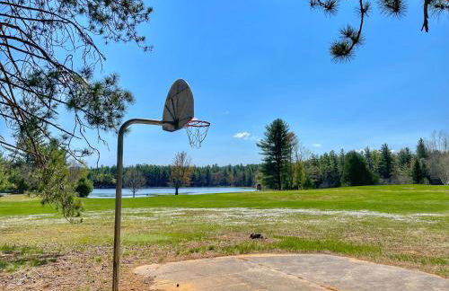 ADK Cabin with Hot Tub, Near Whiteface, Lake Placid, Fire Pit, Game Rm - Foto 46