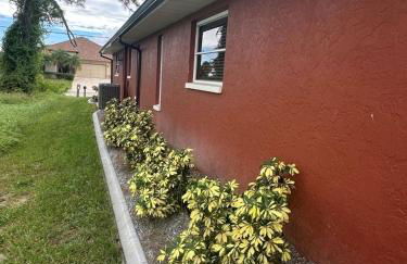 Heated pool with canal views - Foto 7