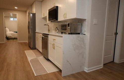 Ultra Luxe 2B Basement Apartment - Foto 3