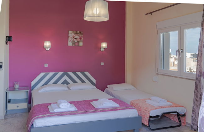 Saint-Trope Studios - Photo 12