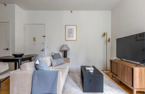 FiDi 1br w game room resident-only speakeasy NYC-1346 - Photo 2