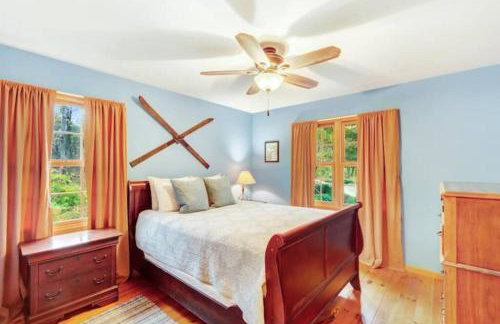 Secluded cabin on 10 acres - hot tub & game room! - Foto 28