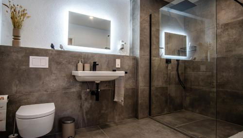 Neue Fewo mit Weinbergsblick - Urlaub im Wein- und Ferienort Bekond - Foto 3, towels, Shower