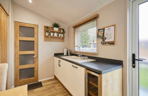 Country Cabin with Hot Tub - Foto 7