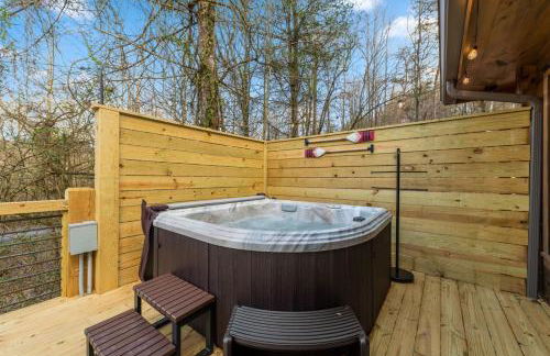 Family fun, romantic Hot Tub, Firepit, King Bed 15 min from Blue Ridge & Ellijay - Foto 14