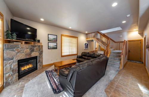 Sierra Pines Villa Deck Jetted Tub Game Rm - Photo 19